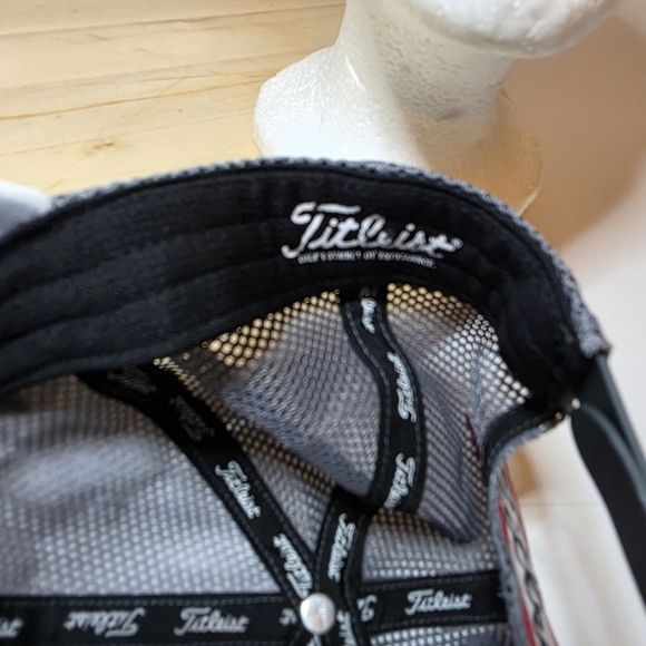 Titleist Pro V1 Golf Snapback Hat Mesh Back White With Grey Adjustable - Picture 7 of 9